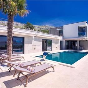 4-Bedroom Villa with heated pool and sea view, near Podstrana, sleeps 8